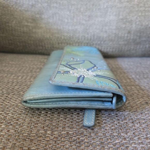 Fossil Light Blue Floral Embroidered Wallet - Picture 5 of 15